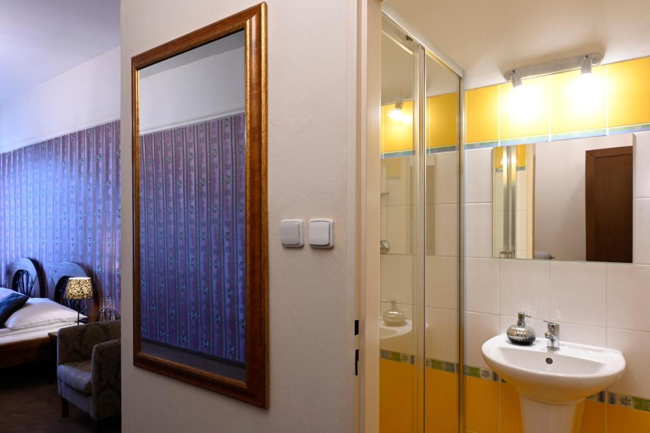 Hotel Boucek 克罗梅日什 外观 照片