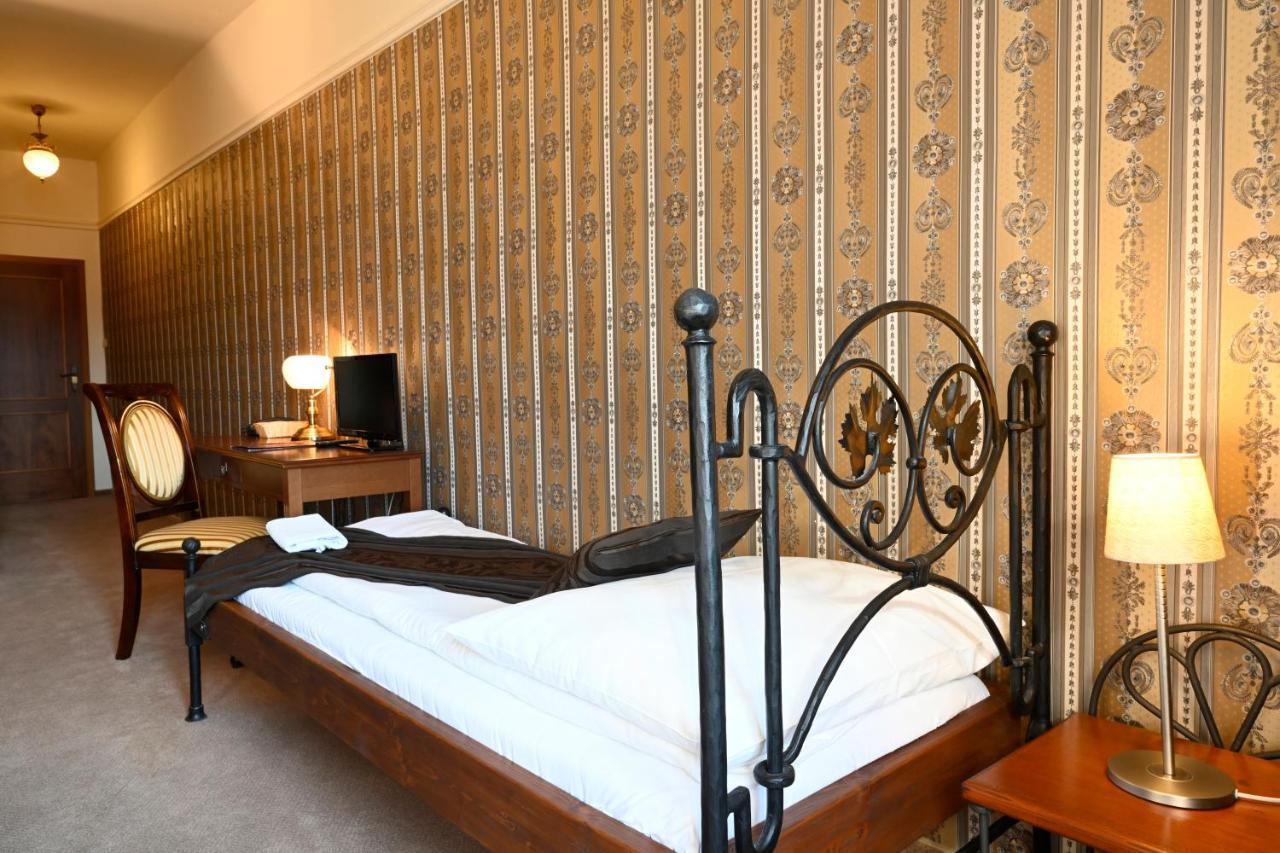 Hotel Boucek 克罗梅日什 外观 照片