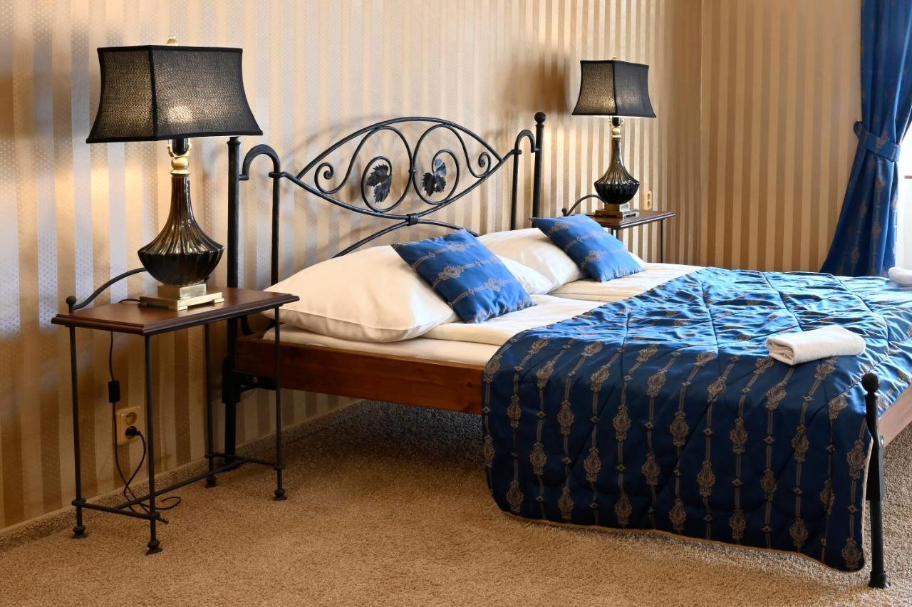 Hotel Boucek 克罗梅日什 外观 照片