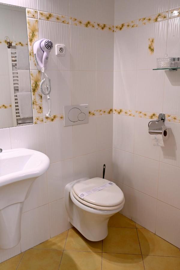 Hotel Boucek 克罗梅日什 外观 照片