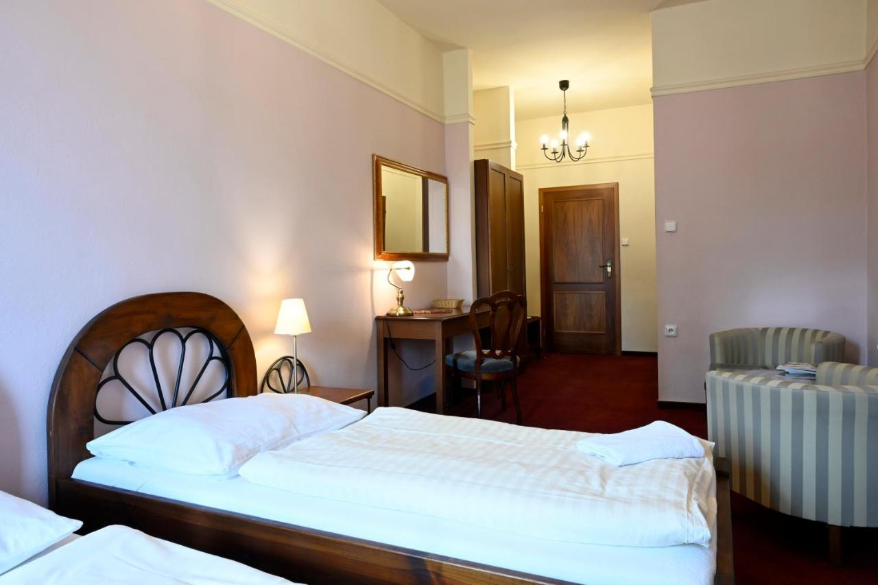 Hotel Boucek 克罗梅日什 外观 照片