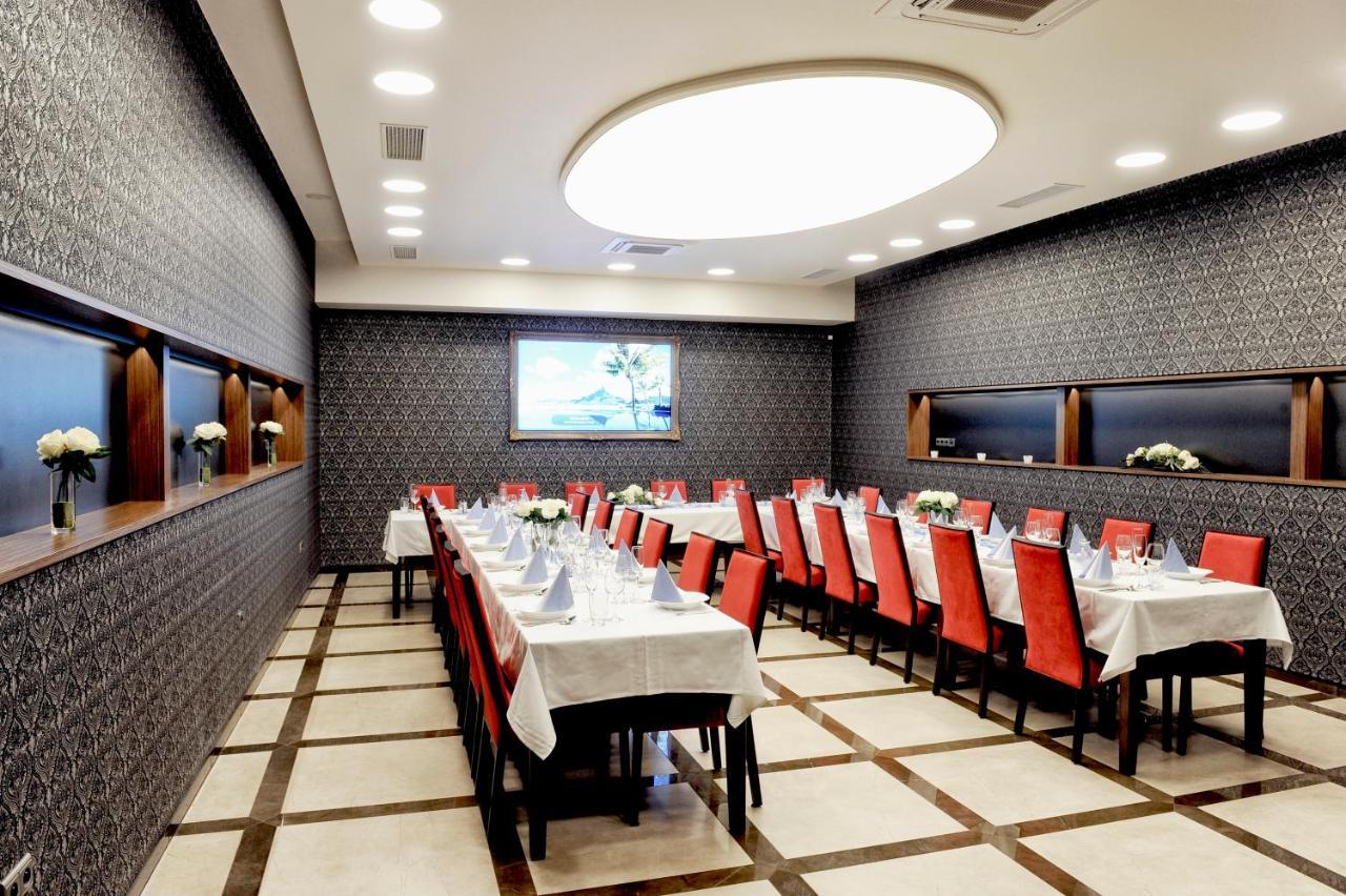 Hotel Boucek 克罗梅日什 外观 照片